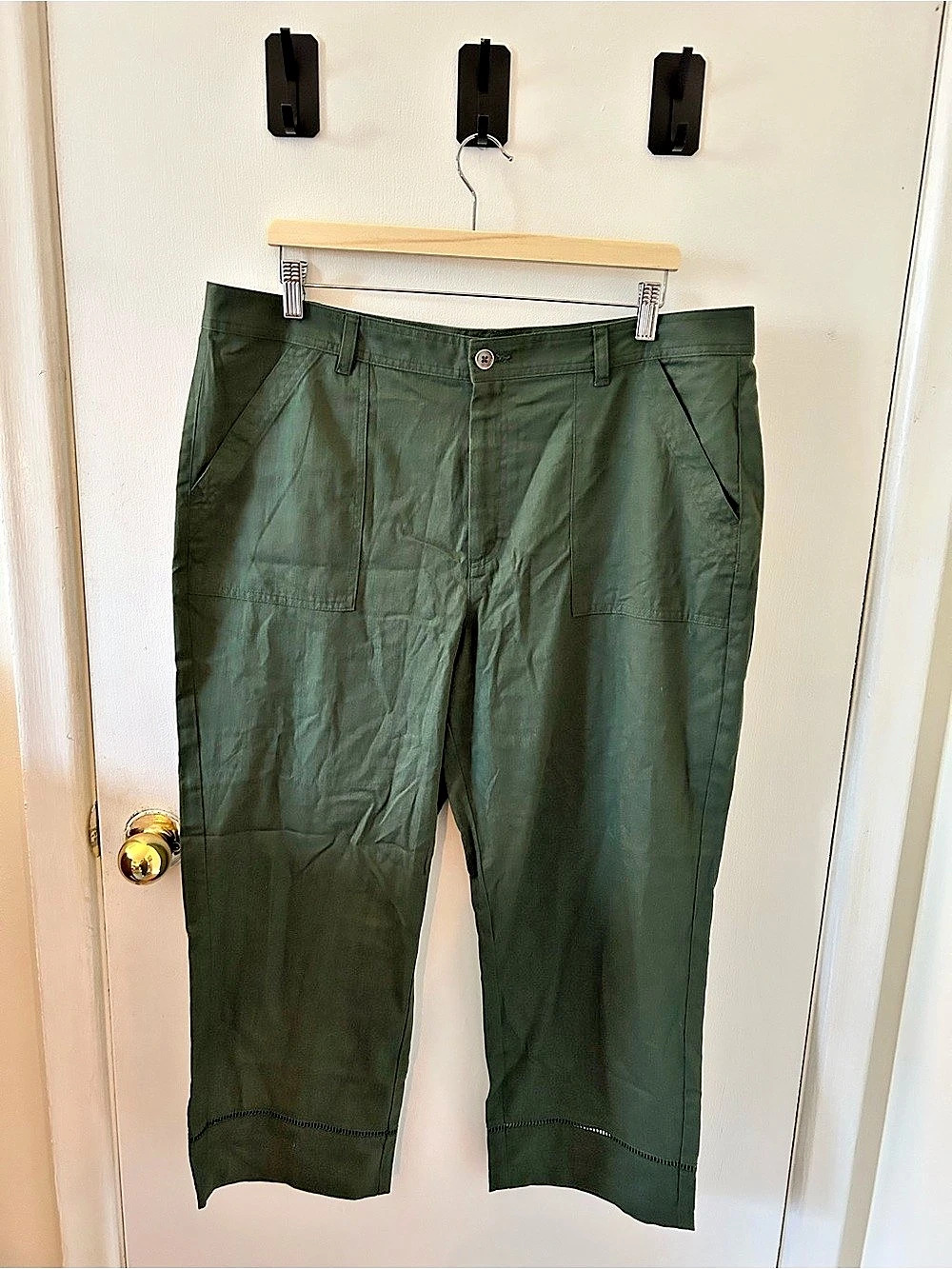 Northern Reflections Olive Green Cropped Pants